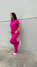 Cargar imagen en el visor de la galería, FREDDO LIGHT PANT. ACAMPANADO FUCSIA
